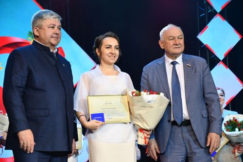 Музыкаль театрда гүзәл затларны якынлашып килүче 8 март бәйрәме белән котладылар