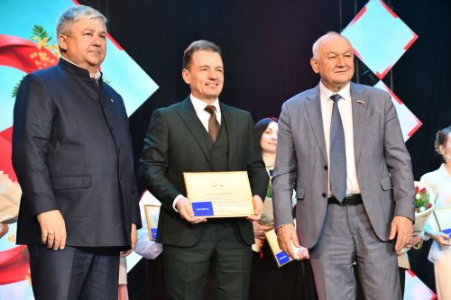 Музыкаль театрда гүзәл затларны якынлашып килүче 8 март бәйрәме белән котладылар