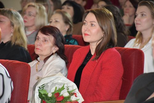 Музыкаль театрда гүзәл затларны якынлашып килүче 8 март бәйрәме белән котладылар