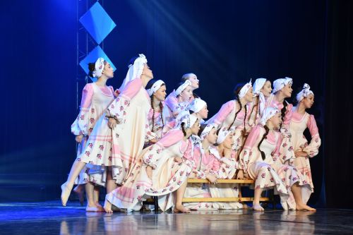 Музыкаль театрда гүзәл затларны якынлашып килүче 8 март бәйрәме белән котладылар
