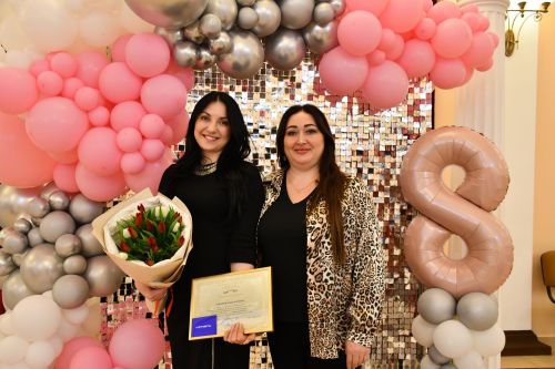 Музыкаль театрда гүзәл затларны якынлашып килүче 8 март бәйрәме белән котладылар