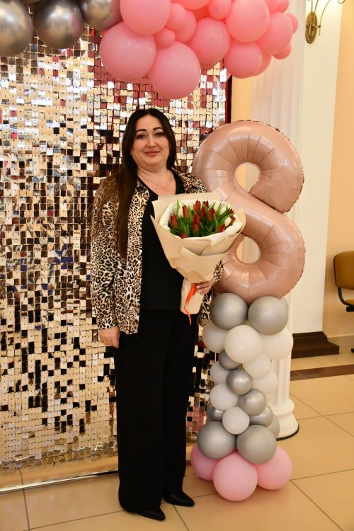 Музыкаль театрда гүзәл затларны якынлашып килүче 8 март бәйрәме белән котладылар