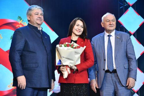 Музыкаль театрда гүзәл затларны якынлашып килүче 8 март бәйрәме белән котладылар