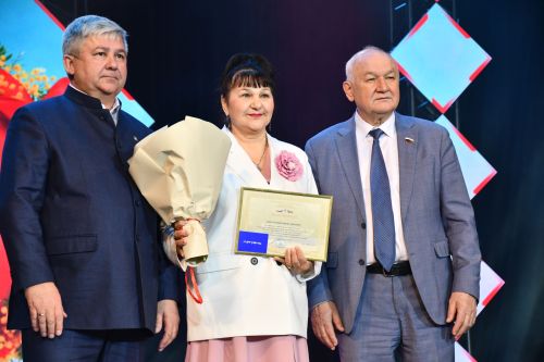 Музыкаль театрда гүзәл затларны якынлашып килүче 8 март бәйрәме белән котладылар