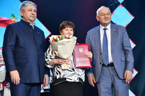 Музыкаль театрда гүзәл затларны якынлашып килүче 8 март бәйрәме белән котладылар