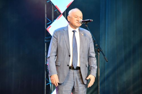 Музыкаль театрда гүзәл затларны якынлашып килүче 8 март бәйрәме белән котладылар