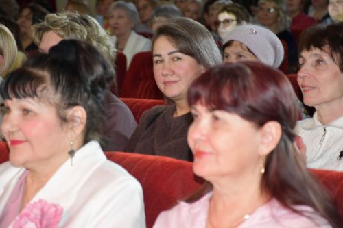 Музыкаль театрда гүзәл затларны якынлашып килүче 8 март бәйрәме белән котладылар