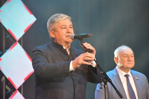 Музыкаль театрда гүзәл затларны якынлашып килүче 8 март бәйрәме белән котладылар