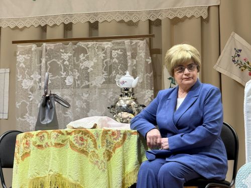 Гөлшат Мөхәммәтшина әсәре буенча куелган «Пар аккош» спектакле