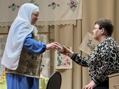 Гөлшат Мөхәммәтшина әсәре буенча куелган «Пар аккош» спектакле