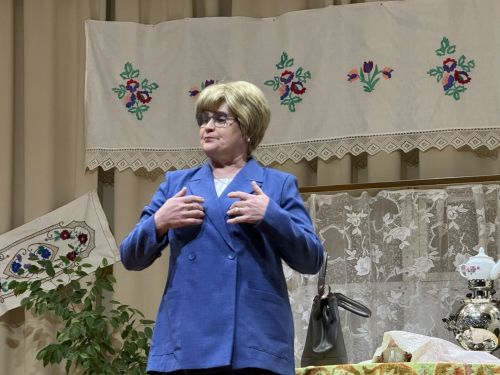 Гөлшат Мөхәммәтшина әсәре буенча куелган «Пар аккош» спектакле