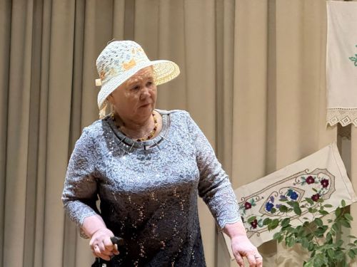 Гөлшат Мөхәммәтшина әсәре буенча куелган «Пар аккош» спектакле