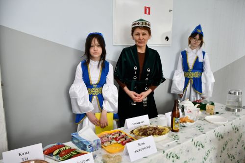 «Чәчәкләр китерегез Тукайга...» регионара шигырь уку бәйгесе