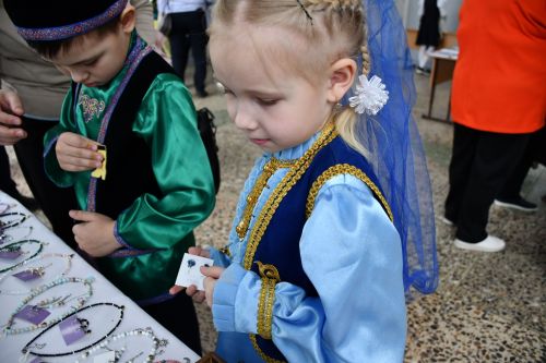 «Чәчәкләр китерегез Тукайга...» регионара шигырь уку бәйгесе