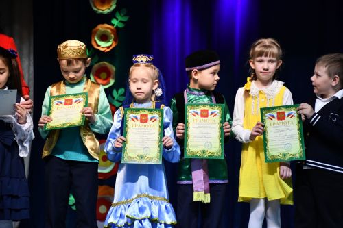 «Чәчәкләр китерегез Тукайга...» регионара шигырь уку бәйгесе