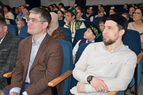«Чәчәкләр китерегез Тукайга...» регионара шигырь уку бәйгесе