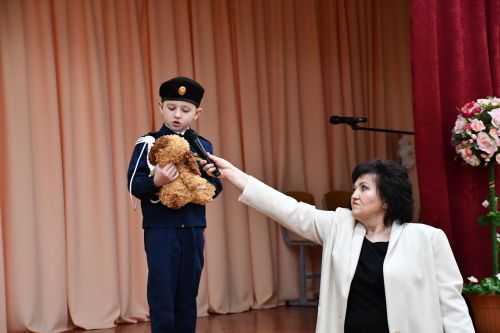 Яшел Үзәннең 10нчы гимназиясендә «Россия халыкларының традицияләре һәм кыйммәтләре» дип исемләнгән милли мәдәниятләрнең төбәкара фестивале