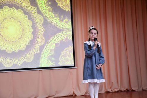 Яшел Үзәннең 10нчы гимназиясендә «Россия халыкларының традицияләре һәм кыйммәтләре» дип исемләнгән милли мәдәниятләрнең төбәкара фестивале