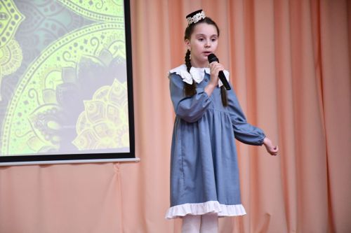 Яшел Үзәннең 10нчы гимназиясендә «Россия халыкларының традицияләре һәм кыйммәтләре» дип исемләнгән милли мәдәниятләрнең төбәкара фестивале