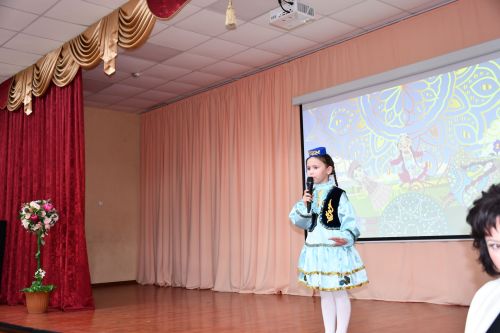Яшел Үзәннең 10нчы гимназиясендә «Россия халыкларының традицияләре һәм кыйммәтләре» дип исемләнгән милли мәдәниятләрнең төбәкара фестивале
