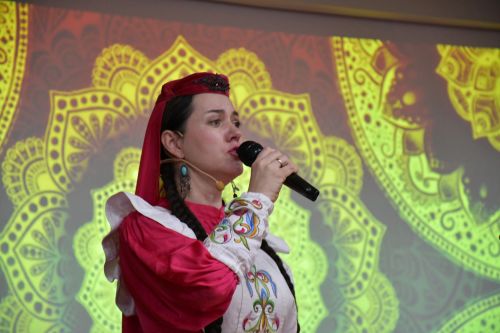 Яшел Үзәннең 10нчы гимназиясендә «Россия халыкларының традицияләре һәм кыйммәтләре» дип исемләнгән милли мәдәниятләрнең төбәкара фестивале