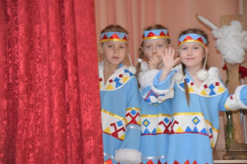Яшел Үзәннең 10нчы гимназиясендә «Россия халыкларының традицияләре һәм кыйммәтләре» дип исемләнгән милли мәдәниятләрнең төбәкара фестивале