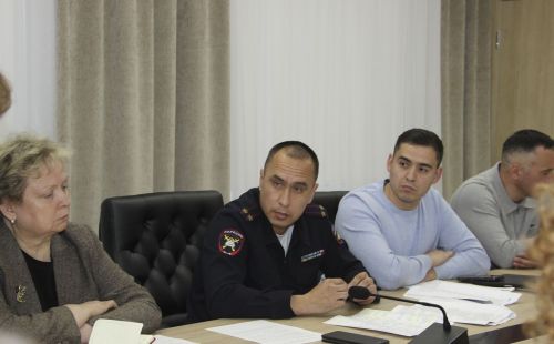 Районда булган юл фаҗигасе уңаеннан балигъ булмаганнар эшләре һәм хокукларын яклау буенча чираттан тыш киңәйтелгән утырыш узды