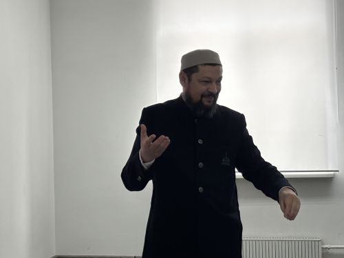Үзәк балалар китапханәсендә "Иман нуры" дигән түгәрәк өстәл