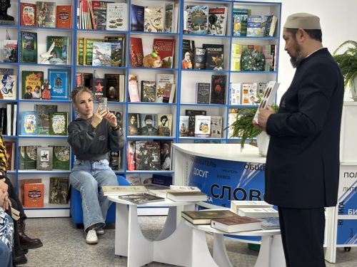 Үзәк балалар китапханәсендә "Иман нуры" дигән түгәрәк өстәл