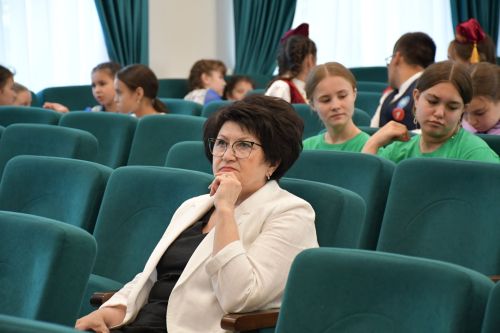 Осиново гимназиясендә Бөтендөнья татар конгрессы кунакта
