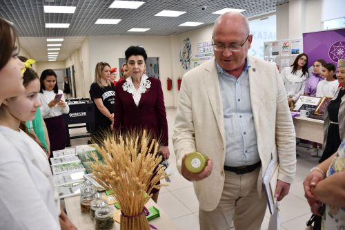 Осиново гимназиясендә Бөтендөнья татар конгрессы кунакта