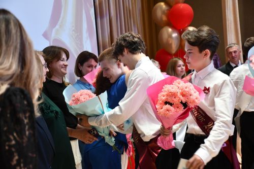 Ломоносов исемендәге 18нче лицейда соңгы кыңгырау