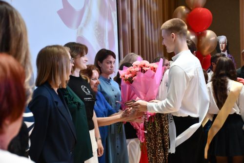 Ломоносов исемендәге 18нче лицейда соңгы кыңгырау