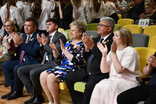 Ломоносов исемендәге 18нче лицейда соңгы кыңгырау
