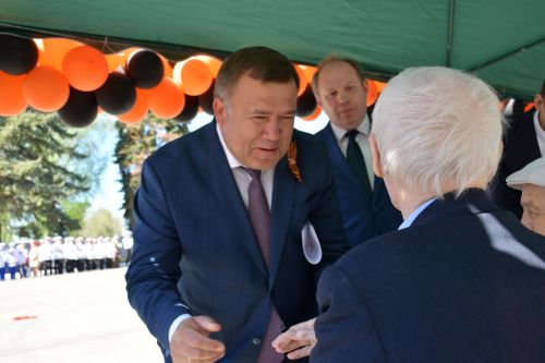 А.М.Горький исемендәге заводта Җиңү бәйрәменә багышланган митинг