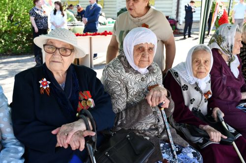 А.М.Горький исемендәге заводта Җиңү бәйрәменә багышланган митинг