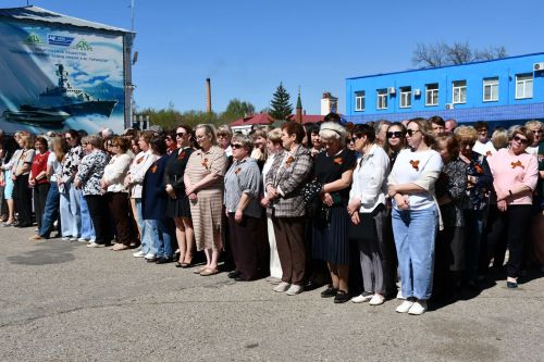 А.М.Горький исемендәге заводта Җиңү бәйрәменә багышланган митинг