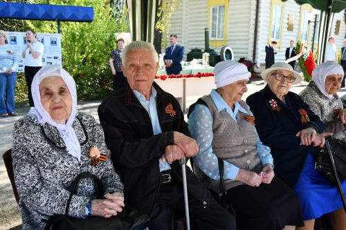 А.М.Горький исемендәге заводта Җиңү бәйрәменә багышланган митинг