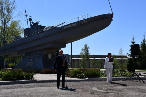 А.М.Горький исемендәге заводта Җиңү бәйрәменә багышланган митинг