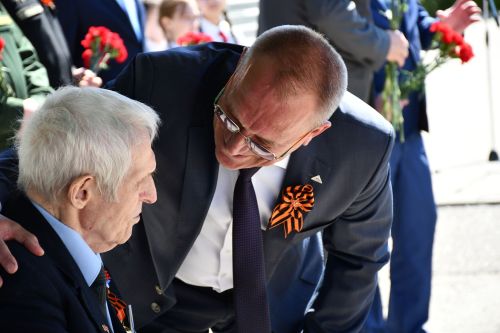 А.М.Горький исемендәге заводта Җиңү бәйрәменә багышланган митинг