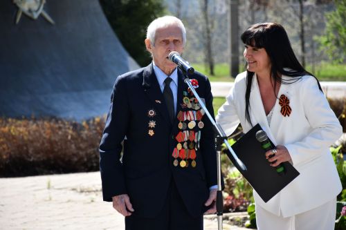 А.М.Горький исемендәге заводта Җиңү бәйрәменә багышланган митинг