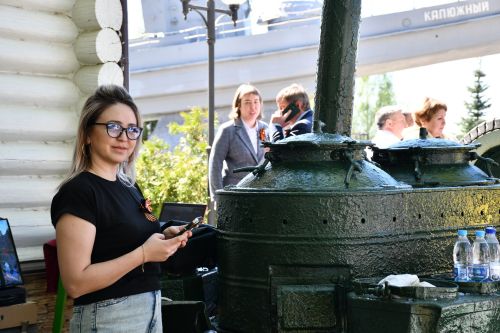 А.М.Горький исемендәге заводта Җиңү бәйрәменә багышланган митинг