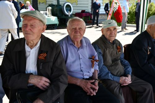 А.М.Горький исемендәге заводта Җиңү бәйрәменә багышланган митинг