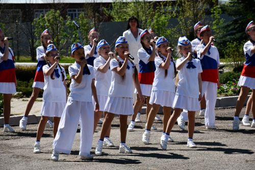 А.М.Горький исемендәге заводта Җиңү бәйрәменә багышланган митинг