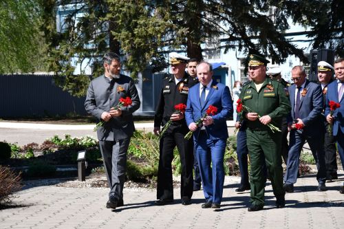 А.М.Горький исемендәге заводта Җиңү бәйрәменә багышланган митинг