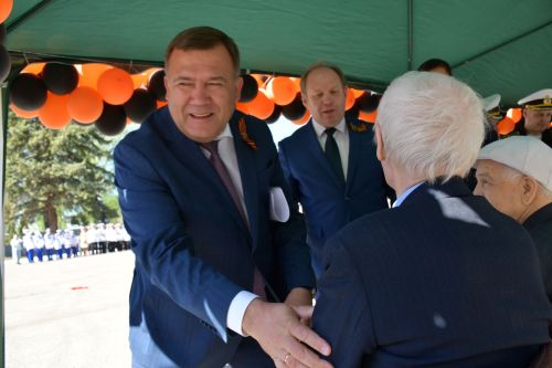 А.М.Горький исемендәге заводта Җиңү бәйрәменә багышланган митинг