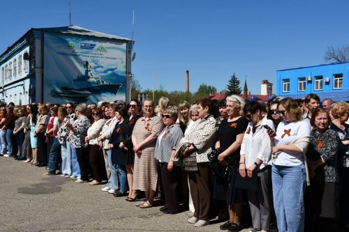 А.М.Горький исемендәге заводта Җиңү бәйрәменә багышланган митинг