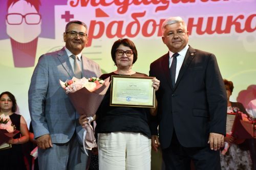 Медицина хезмәткәрләрен котладылар