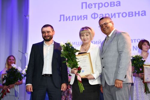 Медицина хезмәткәрләрен котладылар