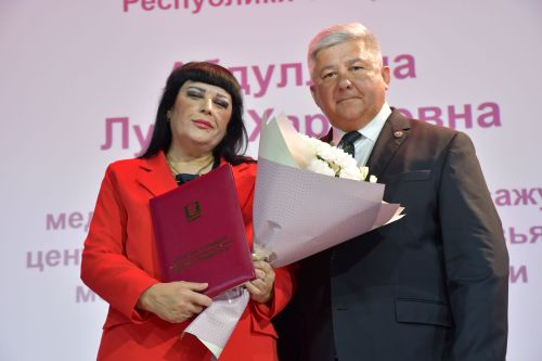 Медицина хезмәткәрләрен котладылар